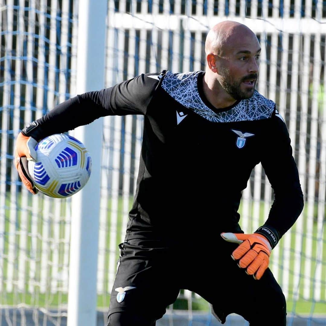 ホセ・マヌエル・レイナさんのインスタグラム写真 - (ホセ・マヌエル・レイナInstagram)「Lavoro senza sosta 🧤 Non stop @official_sslazio! 🔛🦅🔵 #CMonEagles」10月8日 21時36分 - preinaofficial