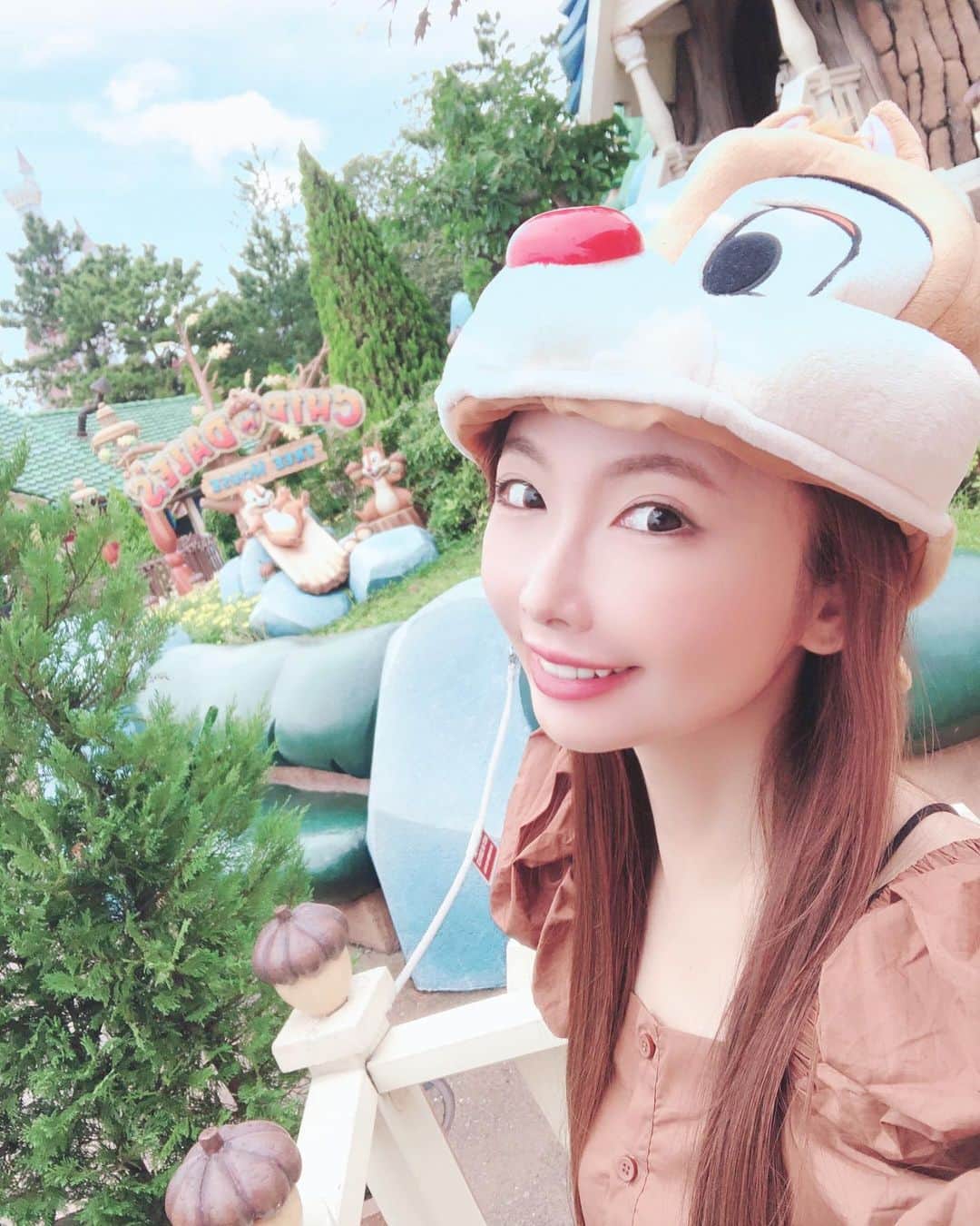 坂地久美さんのインスタグラム写真 - (坂地久美Instagram)「🐿💞 Chip and Dale Tree House 💞🐿  ふふ🐿🌰🌰🌰  #ChipandDaleTreeHouse #treehouse #ディズニー #ディズニーランド #チップとデールコーデ #チップとデール #bff #girl #disney #disneyland #chipanddale #ootd #japan #japanesegirl #sakachikumi #坂地久美」10月8日 21時44分 - sakachikumi