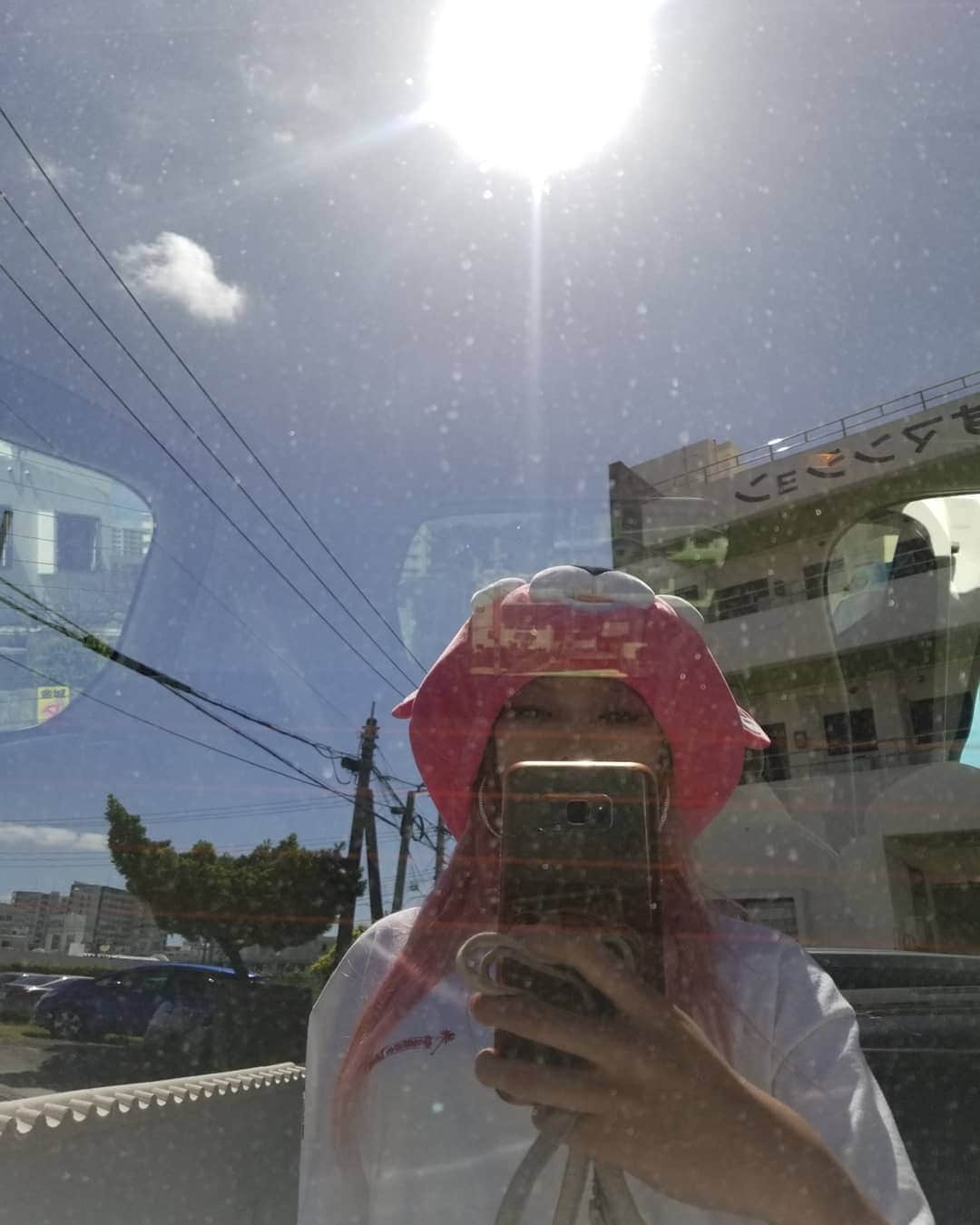 小林レイミさんのインスタグラム写真 - (小林レイミInstagram)「これで沖縄徘徊してたの見かけたならばそれはわたしです。🚗🌊  #okinawatrip #kawaii #travelawesome #traveldiary #pink #dolllike #tripjapan #teddybear #bakagaijin」10月8日 21時43分 - _reimi._____