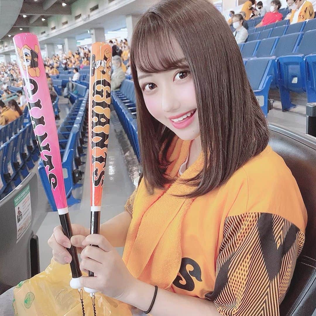 のインスタグラム：「久しぶりの野球観戦〜〜⚾️ 楽しかった❤︎ (写真の時だけマスク外してます😷)  #東京ドーム #東京ドームシティ #巨人 #巨人戦 #野球観戦 #野球女子」
