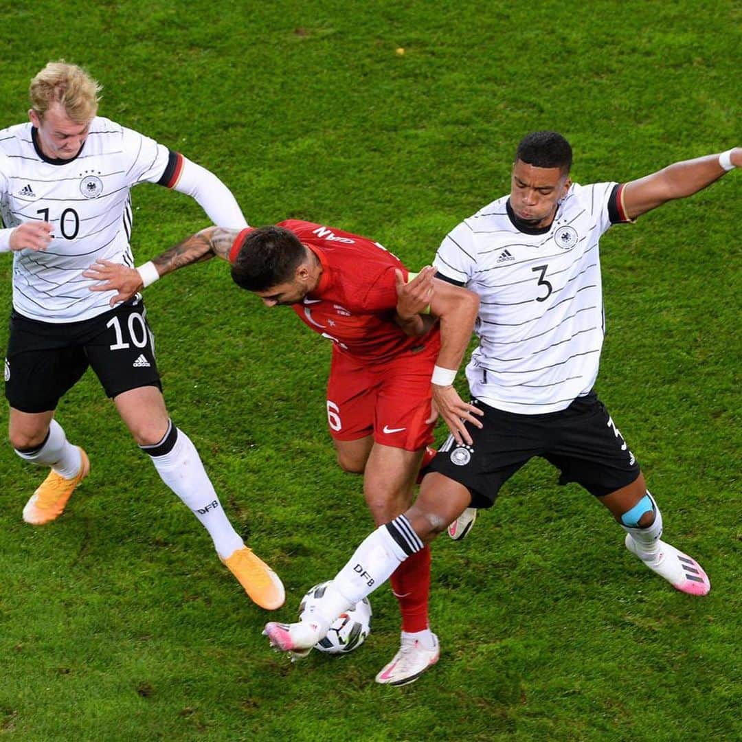 ベンジャミン・ヘンリックスさんのインスタグラム写真 - (ベンジャミン・ヘンリックスInstagram)「Not the best result, but a good feeling...🙏 #DieMannschaft #dfbteam #thankful #TheLordIsGood @dfb_team」10月8日 21時41分 - bennyhenrichs