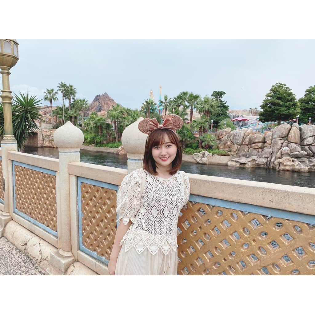 山下夏生さんのインスタグラム写真 - (山下夏生Instagram)「ひっさしぶりのディズニー💗 白とピンクでラブリーおなつでした(自分で言って恥ずかしくてつら) 二枚目の火山はゴンドラから撮ったの〜 我ながら公式並みにいい写真撮れた ※写真撮る時だけマスク外してます  #ディズニー #ディズニーコーデ #ディズニーシー #disney #disneysea #disneyseatokyo」10月8日 21時42分 - 0719nacho