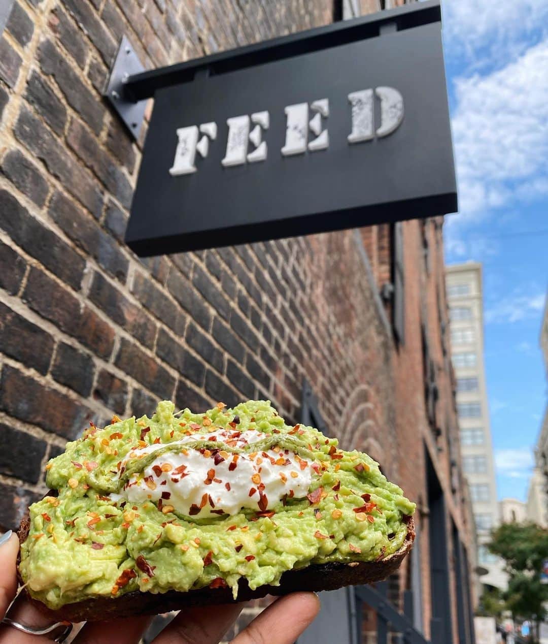 のインスタグラム：「Not that you need a reason to eat some really good toast, but it’s almost the weekend (and you deserve it). Check out @bravo.toast at #FEEDBk and this could be you!! See you there. 🥑🍞」