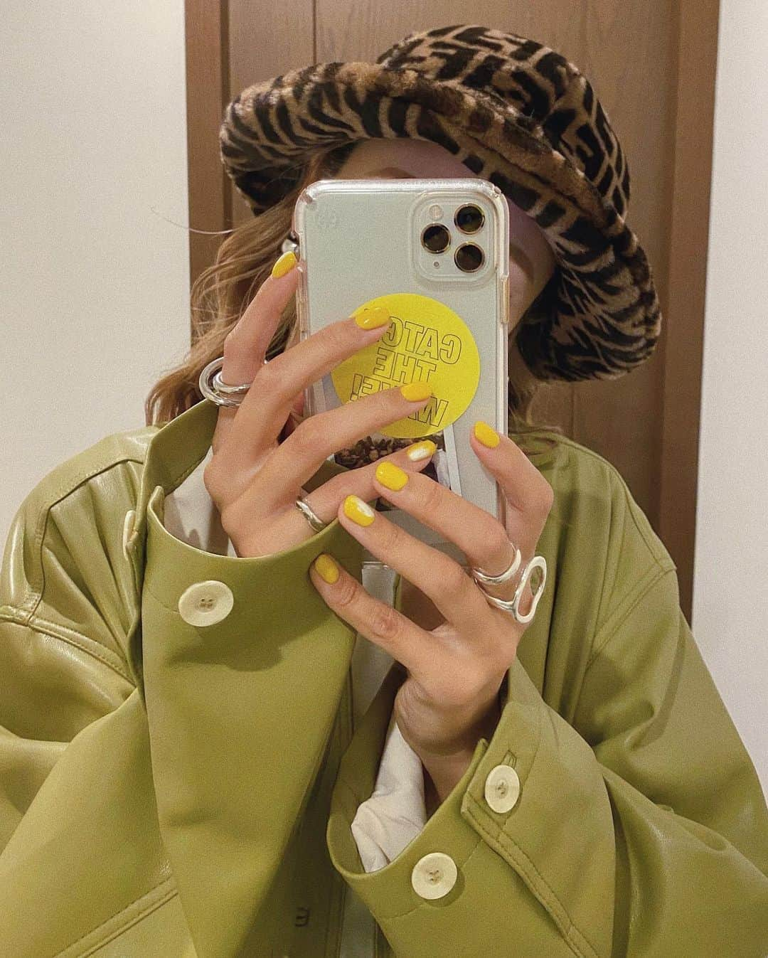 岩渕加恵さんのインスタグラム写真 - (岩渕加恵Instagram)「n a i l 💭 💛 秋使用の🍋🍋🍋ちゃん。笑 またの名を銀杏カラーともいう〜😙  ピスタチオカラーとの色合わせも 可愛いな〜って思いました🪀💭💭💭 （なぜか感想分風✏️www）  #秋ネイル #ネイルデザイン #秋コーデ」10月8日 21時48分 - kae0113