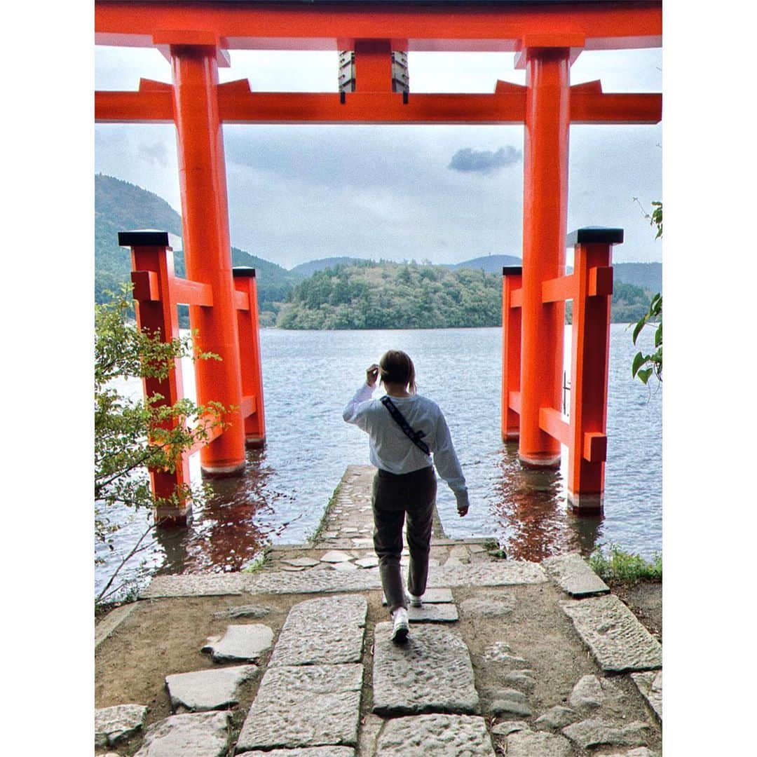 浅倉カンナさんのインスタグラム写真 - (浅倉カンナInstagram)「♨️箱根旅行♨️ お母さんがずっと行きたいって言ってた旅行に行けました！ はじめての2人旅行。 なんだか大人になったなぁ。と感じました😂 リフレッシュできたし、良い気をたくさんもらえたので また明日から頑張ります🌿 #箱根旅行 #箱根温泉 #箱根神社 #大涌谷  #箱根彫刻の森美術館 #箱根ガラスの森美術館  #skyticket #スカイチケット @skyticket.jp」10月8日 21時50分 - a_kanna_