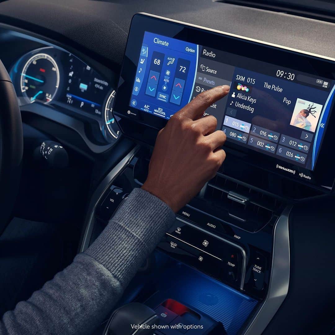 toyotausaさんのインスタグラム写真 - (toyotausaInstagram)「The all-new 2021 #Venza is available with a 12.3-In. touchscreen display that you can customize to easily access all your music, maps and apps! #LetsGoPlaces #Hybrid」10月8日 21時55分 - toyotausa
