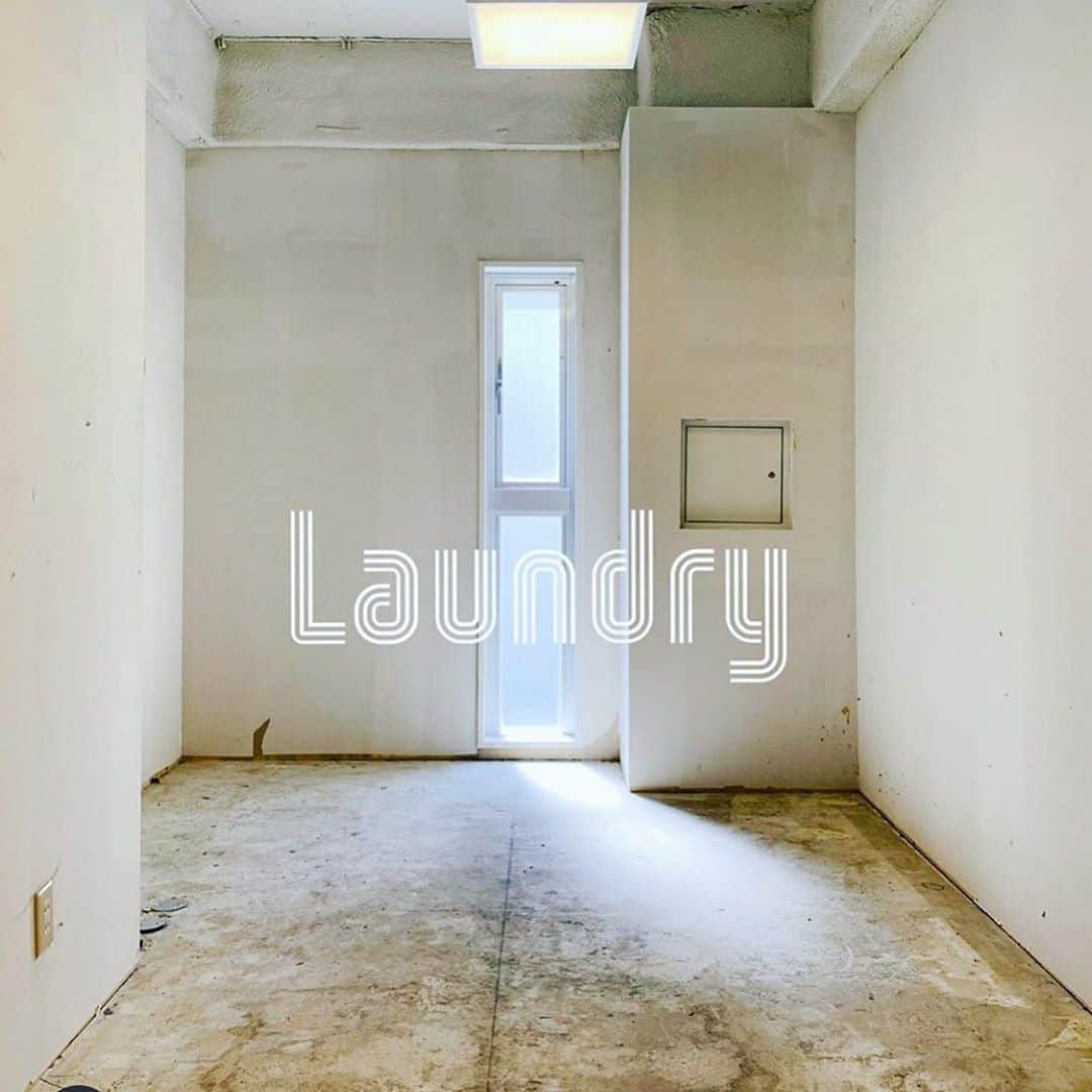 Ryosuke Sugayaのインスタグラム：「@laundry_hair recruit沢山のご応募ありがとうございます！ 着々とopening memberが決まってきてます🌀 残り3名募集しています！ @laundry_hair DMにてお気軽にお問い合わせ下さい！  【Laundry】 LOREN菅谷とsiki磯田による 新しい形のフリーランス美容室。 静岡駅徒歩6分の立地にて2020年12月にOPEN致します。 【フリーランス×教育×デザイン】 12月のopenに向けてstylist、Jr stylistを募集致します。 募集期間は本日から随時受け付けており、定員になり次第締め切らさせて頂くので、気になる事や面接希望の方、入社時期のご相談など、ご質問等は @laundry_hair のDMからご相談下さい。 小さな質問でも大丈夫ですので、ご気軽にお問い合わせ下さい。 . Laundry は新しいカタチの美容室を目指しています。 フリーランス所属ですが教育があり、デザインが学べて、社内でのキャリアアップも可能です。 . 【お給料システム】 指名、指名なし問わず 〜110万 50% 111〜160 55% 160〜 60%  【HPB サポート】 hot pepperプラチナプラン。 HPB AWARDゴールド、シルバー受賞経験からお客様の入客のサポートをしていきます。  【SNSコンサル】 snsを強みにして来た経験から、snsから自己集客出来る様なブランディング作り、SNSカリキュラムを組み入れてます。  【Laundryアカデミー】 Laundryオリジナルのアカデミーにより、Laundry特別技術、カットはstylingがいらないstyle、カラーはブリーチを使ったデザインなど、最先端の技術を学べます。  【キャリアップ制度】 Laundryでは新しいカタチのサロンを目指してます。 フリーランスですが社内でのキャリアップが可能で、独立希望者には独立ノウハウのレクチャーとサポート致します。  【休日】 月8日と10日からお選び頂けます。  openに向けて、Laundryで新しいカタチの美容室を一緒に目指していきましょう。  Laundry＝選択」