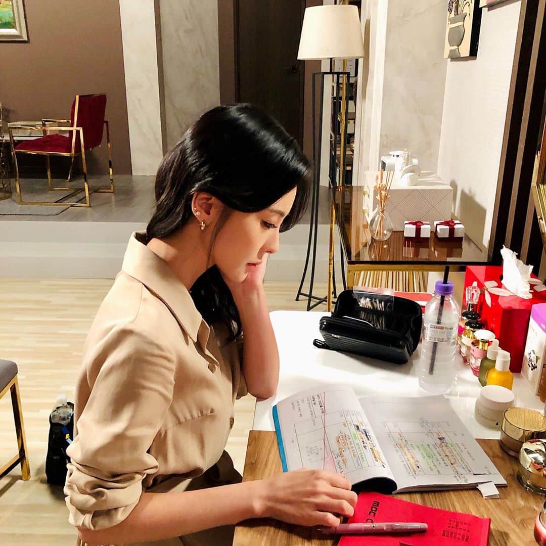 チン・イェソルのインスタグラム：「다시 고상아🤎   #찬란한내인생」