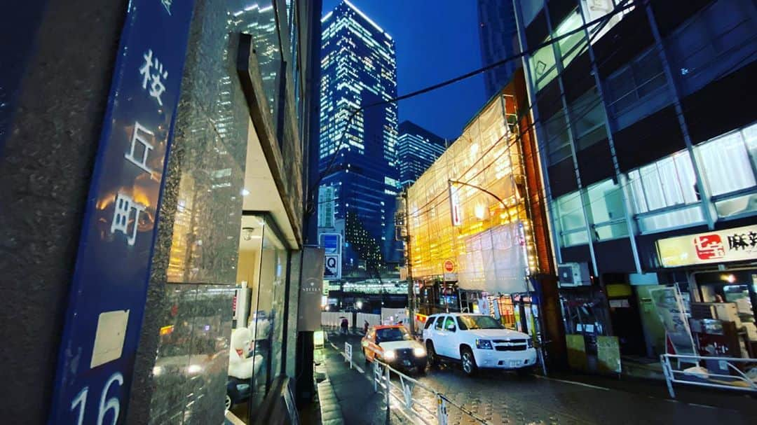 永田琴のインスタグラム：「雨の渋谷☂️ 変わりゆく街並み… 桜丘を歩くと迷子になりそうになります。」