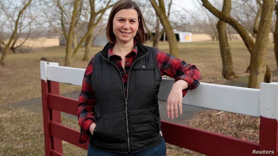 クレア・コフィーのインスタグラム：「The brilliant @repslotkin is running for re-election in Michigan’s 8th (Lansing). She is an intelligence phenom, former CIA, now serving in the House on the committees for Armed Services and Homeland Security. She is so smart, so effective, and so aware of what will serve the best interests of our nation. #VOTE #supportlocalreps」