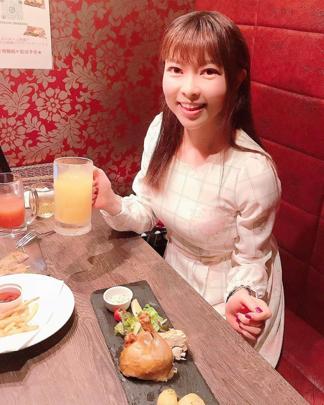 DJ MIYAさんのインスタグラム写真 - (DJ MIYAInstagram)「やっほぉにゃーん💗今日は雨が結構☂️降ってたねー💖  今夜は、新橋駅から3分の所にある、ボルギーニさんでdinnerしてきましたぁー♪(o^^o)  @borghini.shinbashi  全8品!!ボルギーニコース（飲み放題付き）  ◉季節の先付け  キッシュと生ハムがイタリアンって感じ♪💗  ◉シェフの日替わり前菜  サーモンのカルパッチョ♪ おしゃれで美味しいね⭐︎✨  ◉旬の獲れたてサラダ 温かいチキンが乗ったサラダでとても新鮮♪  ◉フライドポテト 　　  ◉ロティサリーチキン  皮も香ばしく、中のお肉も美味しいよーん。 　　  ◉豚肩ロースステーキ 味わい豊かなポーク♪めっちゃ美味しーい💗  ◉日替わりパスタ ナポリタンの甘辛なソースとアルデンテの茹で加減がいい感じ♪  ◉デザート  ティラミスと、フルーツ💖  スイーツも🍰食べてお腹いっぱいー！幸せ💖  山崎焙煎樽仕込梅酒のロックも美味しかったぁ💗  平日夜でしたが、かなりの賑わいで大人気でびっくりしましたーぁ💖  飲み放題とかもお得だし、お料理も美味しいから女子会とかにもおすすめっ♪  行ってみてね💖  ありがとうございましたぁ😊(o^^o)  　　  #ボルギーニ #新橋肉バル #映えグルメ #新橋ビストロ #自粛解禁 #ロティサリーチキン #新橋デート #忘年会シーズン突入 #pr #トリドリベース #GOTOキャンペーン #GOTOイート #新橋グルメ #グルメ女子 #女子会コーデ #グルメ好き #新橋ディナー #インスタグラマー #インフルエンサー #グルメインフルエンサー #旅ブロガー #旅インスタグラマー #フィットネス女子 #お肉好き #イタリアン　 #今日のコーデ #今日のメイク #ファッション好き #ビストロ料理 #新橋宴会」10月8日 22時18分 - dj_miya