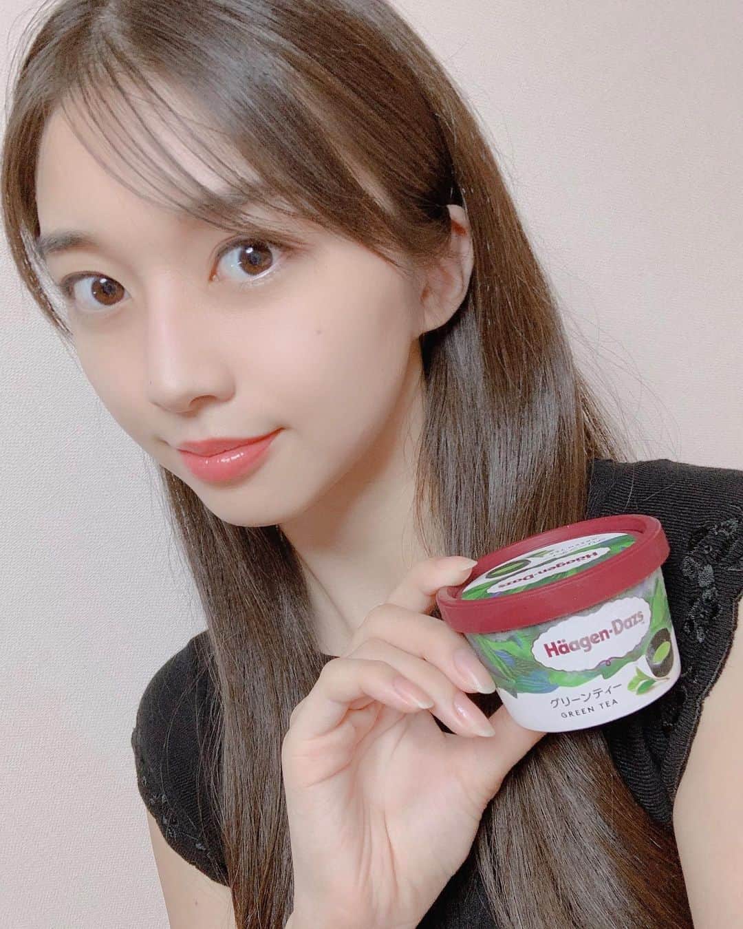 のインスタグラム：「♡ ♡ 💚Haagen-Dazs💚 ＆ 💕昨日のまりあ🐰💕 ♡ ♡  #HaagenDazs  #ハーゲンダッツグリンティー  #HelloProject #モーニング娘20 #morningmusume20 #牧野真莉愛」