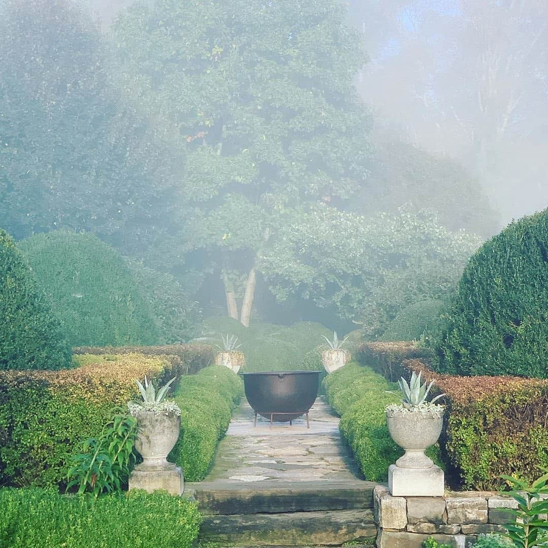 マーサ・スチュワートさんのインスタグラム写真 - (マーサ・スチュワートInstagram)「We love sharing snapshots taken on @marthastewart48's various Bedford grounds. Who wouldn't love to wake up to these morning sights? "When a long term friend comes to visit and takes amazing photos of your property you are obligated to post them! Thanks Kevin Sharkey @seenbysharkey. The foggy pictures are beautiful as are the crispy clear ones." - Martha. #regram via @marthastewart48」10月8日 22時20分 - marthastewart