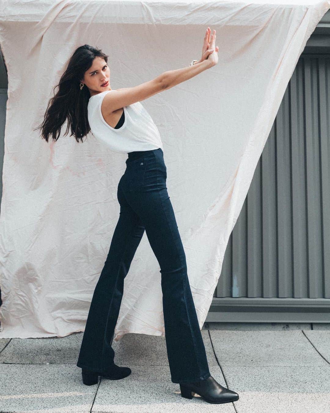 ラグ&ボーンのインスタグラム：「No zip, but still fly. The Nina High-Rise Pull On is our most comfortable denim yet. @natalieoffduty」