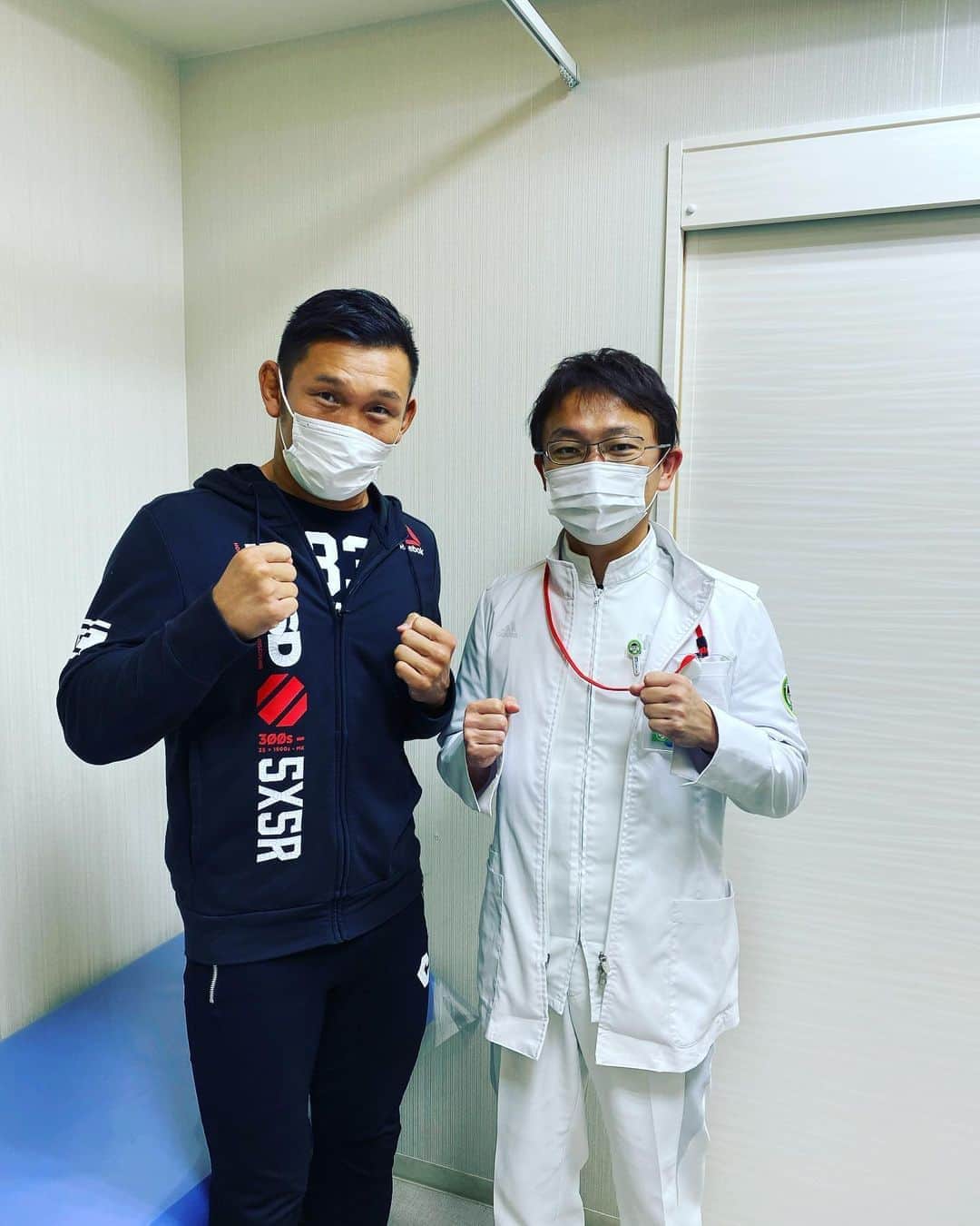ストラッサー起一のインスタグラム：「本日は齊藤院長に健康診断して貰いに 武蔵村山さいとうクリニックさんへ。 いつも健康面でのサポートして頂き感謝しております🙇‍♂️  そして体調管理シッカリして練習頑張りたいと思います💪  本日はありがとうございました。  おす！」