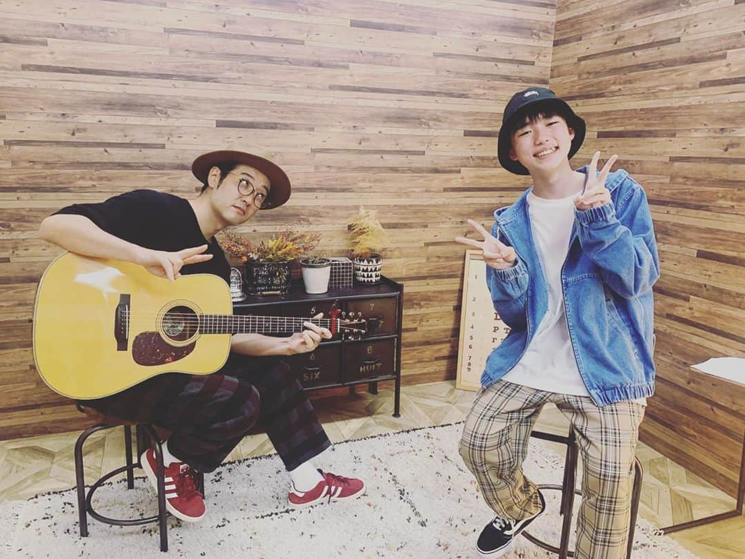 石橋陽彩さんのインスタグラム写真 - (石橋陽彩Instagram)「✨🎸🎤🎸🎤🎸✨  Home room session第1回！！！ 見てくださった皆さん！本当にありがとうございましたっ！！！(*´˘`*)♡ カバー楽曲いかがでしたかっ？？ 自分はすっごく楽しく歌えたので、最高でしたっ！！⸜(๑⃙⃘'ᗜ'๑⃙⃘)⸝  来月もまたするので、是非見てくださいねっ！！！(*˘︶˘*)  山口さんっっ！素敵な演奏、本当にありがとうございましたっ(*´꒳`ﾉﾉﾞ また次回もよろしくお願い致しますっ！」10月8日 22時31分 - hiiro_ishibashi