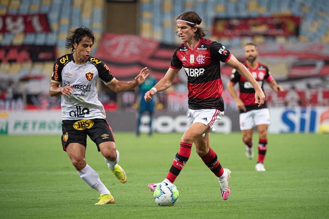 フィリペ・ルイスのインスタグラム：「❤️🖤 meu @flamengo ❤️🖤  📸: @alexandrevidalfotografo」