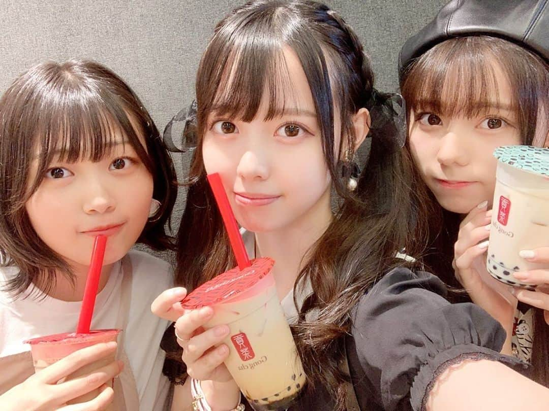 松本ももなさんのインスタグラム写真 - (松本ももなInstagram)「タピオカすき?!🥤  先月のオンライントーク会のとき あいみとおーりおとタピッたよ💕  #ゴンチャ #ごんちゃ #gongcha #タピオカ #ラストアイドル」10月8日 22時32分 - momona.1012