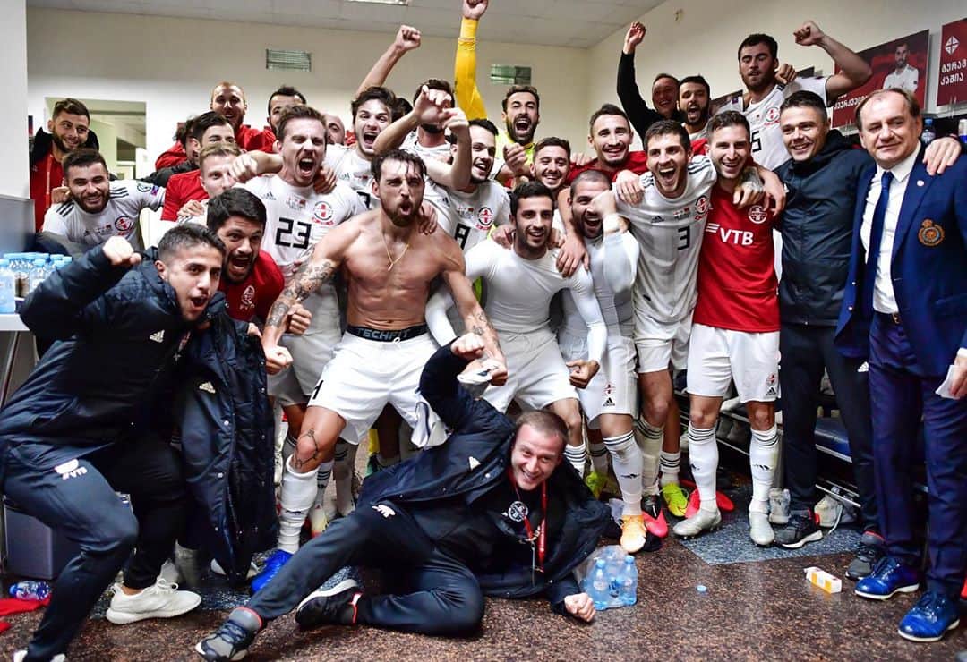 グラム・カシアのインスタグラム：「Huge win tonight! One more final to go! 🇬🇪」