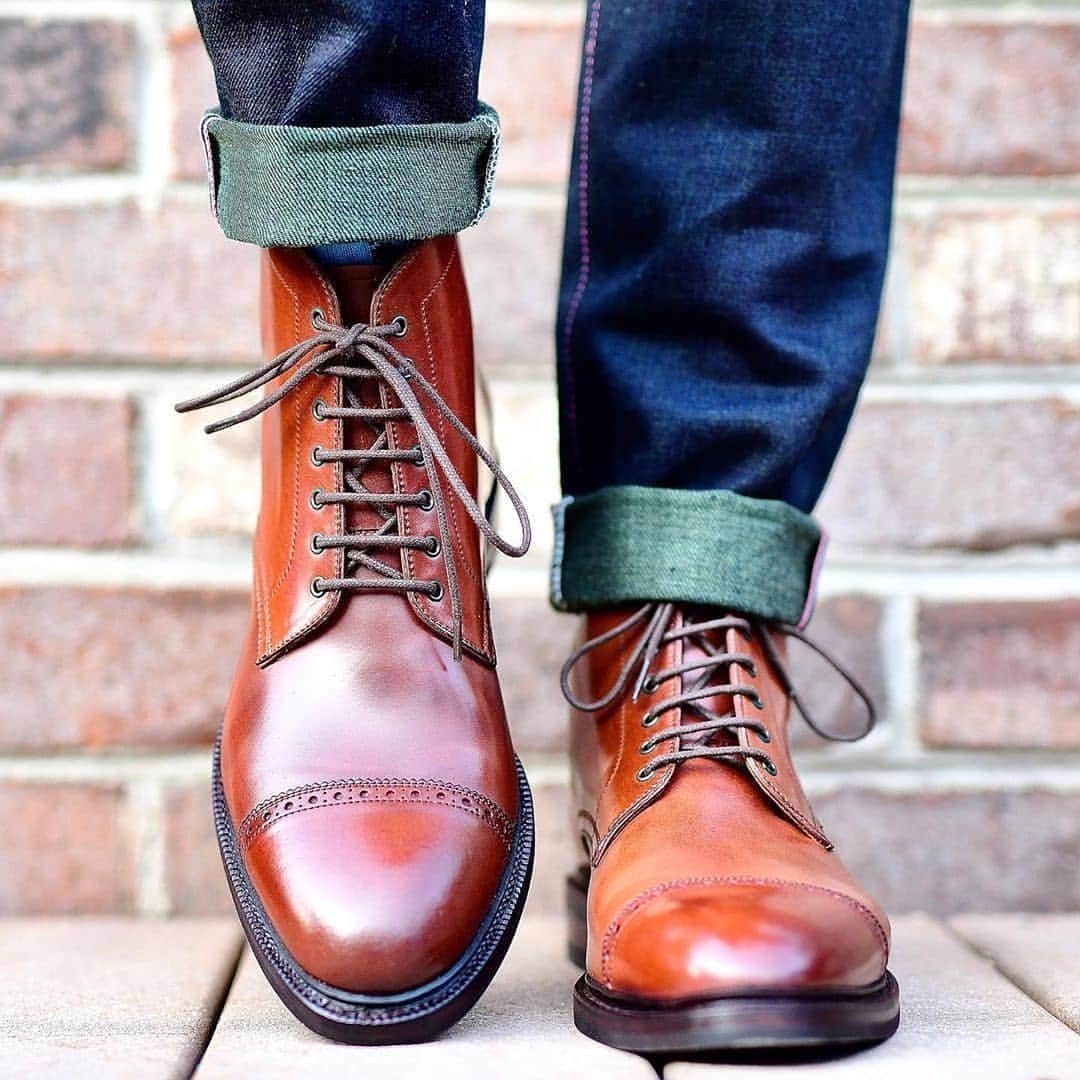 カルミナさんのインスタグラム写真 - (カルミナInstagram)「Boots don’t need to be chunky, informal or too casual. This pair is a perfect example of the spirit we want to create in our makes. Beautiful and practical. Featuring model 80179 with broguing on the captoe. ​@weltandbarrel ​#customweekend #carminashoemaker #carmina #カルミナ #menstyle #mensstyle #handmade #goodyearwelted #dapper #menswear #handcrafted #mensfashion」10月8日 22時39分 - carminashoemaker