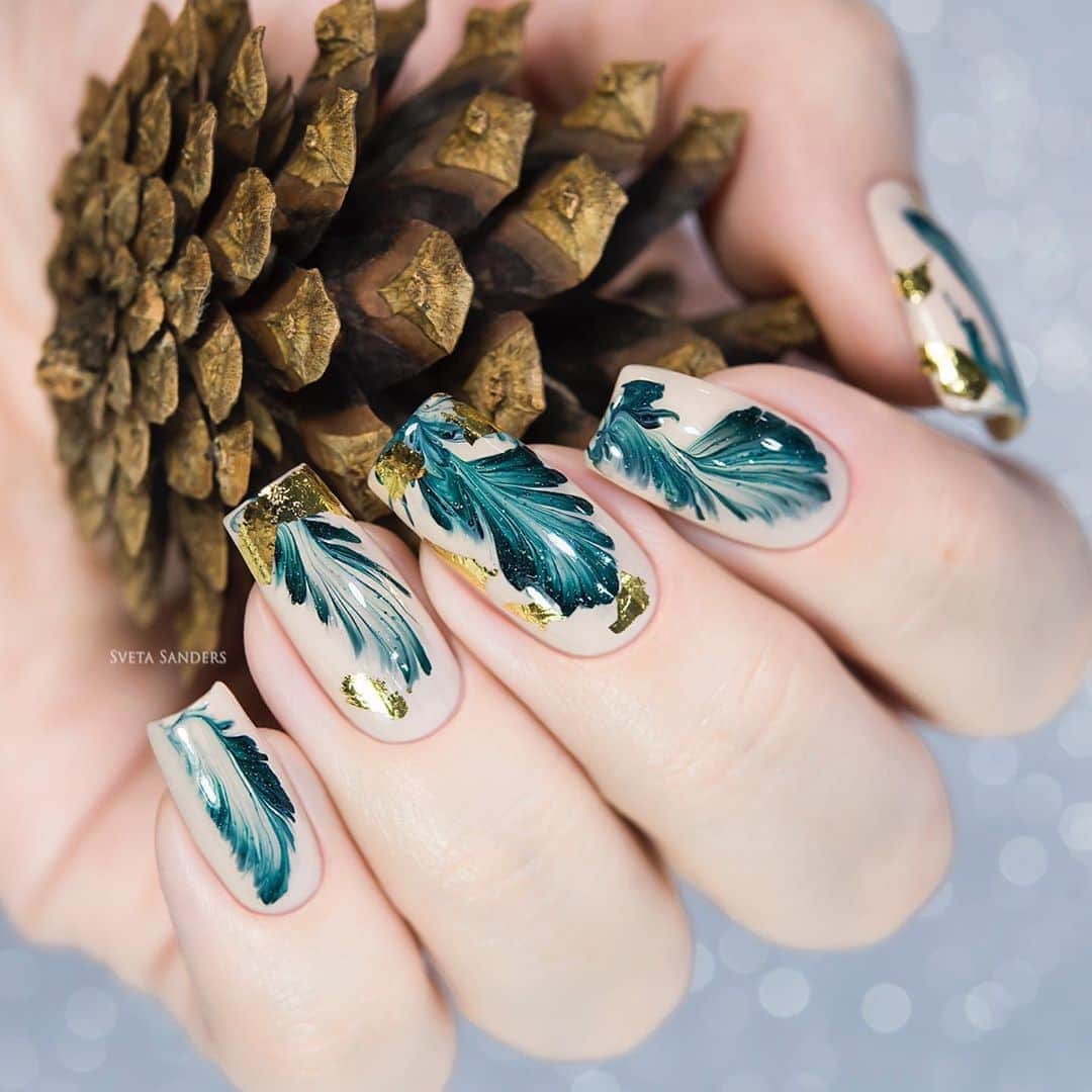 Sveta Sandersのインスタグラム：「#PicturePolish Beige + Escapades by @picturepolish ❤️ В сториз опрос, знаете ли вы в какой технике выполнен дизайн) примерно половина ответили, что да, знают) но например я только сегодня ее для себя открыла😉 Ждёте видео?」