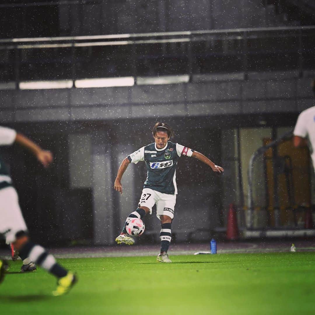 和田昌士のインスタグラム：「4連勝⚽️✊  梅くん、鹿沼ナイス🙏  上が見えてきた。   #SC相模原#jリーグ」