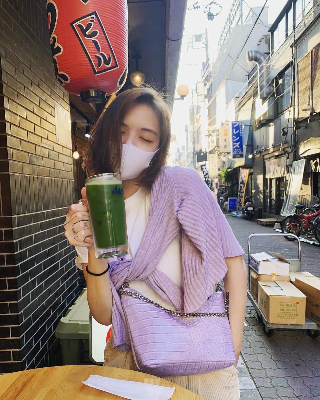 のインスタグラム：「Happy birthday daddy 👼🏻 You’re my angel forever. To this day, strangers tell me about how incredible you were! Mum and I love you! (P.s. she’s the ultimate mum.) 💙  (Note: Japan is fully open - but always wear a mask, wash your hands, sanitize things & avoid crowded places. Stay safe 🦋)」