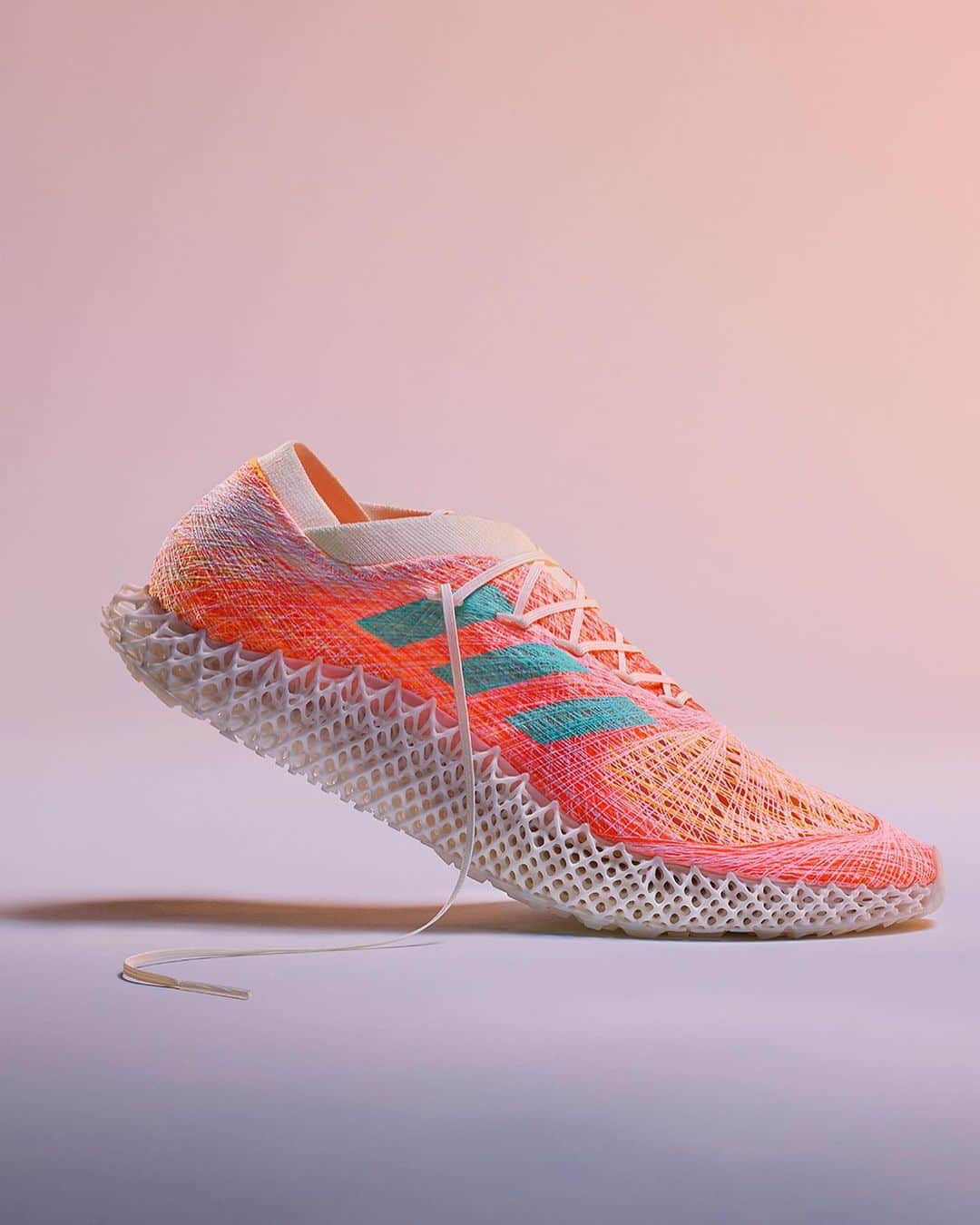 adidasのインスタグラム：「FUTURECRAFT.STRUNG⁣ Coded thread by thread for speed.⁣⁣ ⁣⁣ Imagine a shoe that's so synced to you, you almost can't feel it. STRUNG is first-of-its-kind textile creation tech made for just that. Our first proof of concept is FUTURECRAFT.STRUNG, made in partnership with @kram_weisshaar.  ⁣⁣ Every single thread of the shoe is individually selected and data-mapped for runners hitting 5m/sec. The result is a seamless, lightweight cocoon precisely tuned to how you really move.   Read more now at adidas.com/futurecraft/strung #FUTURECRAFT」