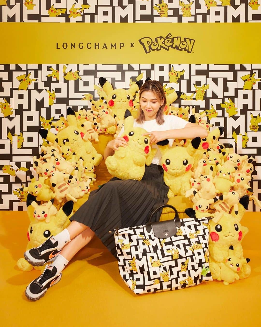 長谷川ジェニファーミラさんのインスタグラム写真 - (長谷川ジェニファーミラInstagram)「原宿の @longchamp のテンポがポケモンだらけで可愛かった💫💫 ボストンバッグもget Goto キャンペーンで国内旅行で使うよん😚 #ロンシャン　#longchampxpokemon」10月8日 22時59分 - jenmilaa