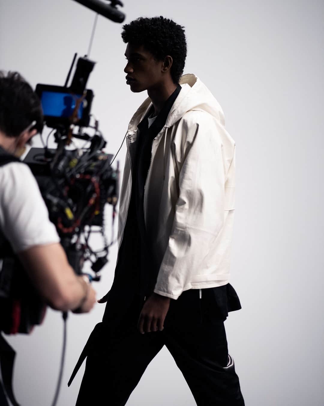 のインスタグラム：「SPRING SUMMER 2021 SHOW⁠ BEHIND THE SCENES⁠ LOOK 23⁠ #dunhillSS21⁠ ⁠ Creative Director: #MarkWeston⁠ Creative Consultant & Stylist: #ElliotSmedley⁠ Photography: @jasonlloydevans⁠ ⁠ DUNHILL.COM」