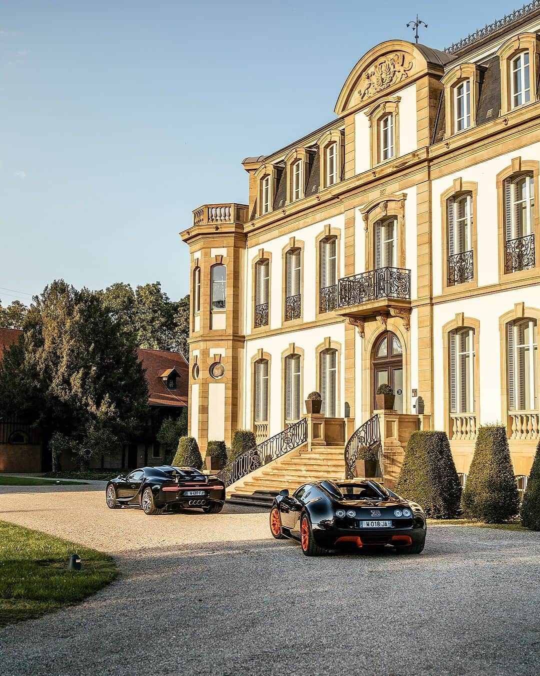 ブガッティさんのインスタグラム写真 - (ブガッティInstagram)「At the end of the Italy-France anniversary road trip, the VEYRON 16.4 Grand Sport Vitesse and the CHIRON Sport returned home to Molsheim, back where everything started. ⁣ ⁣ #BUGATTI #BUGATTIAnniversaryTour #BUGATTIChironSport #CHIRONSport #BUGATTIVeyron #VEYRON⁣ _ ⁣⁣ Fuel consumption, l/100km: 36.7 in urban areas / 15.8 in extra urban areas / 23.5 combined; combined CO2 emissions g/km: 553; efficiency class: G」10月8日 23時00分 - bugatti