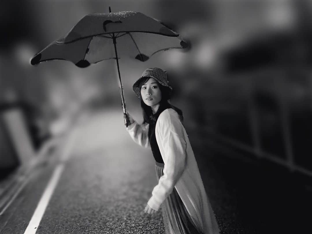 秋山ゆずきさんのインスタグラム写真 - (秋山ゆずきInstagram)「. . 雨の一日でしたね☔  突然寒くなったので 今朝はききさん🐱が 寄り添って寝てくれました‪‪☺︎‬  暖房つけたので 今夜はきっと一緒に寝てくれないだろうなぁ(´･ω･`)  雨が続いて寒くなりそうですが 皆さまお身体にお気をつけて✨  #雨 #傘 #雨具 #台風 #今日の出来事」10月8日 23時11分 - yuzukiakiyama