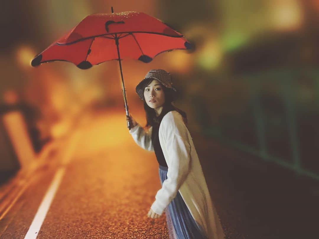 秋山ゆずきさんのインスタグラム写真 - (秋山ゆずきInstagram)「. . 雨の一日でしたね☔  突然寒くなったので 今朝はききさん🐱が 寄り添って寝てくれました‪‪☺︎‬  暖房つけたので 今夜はきっと一緒に寝てくれないだろうなぁ(´･ω･`)  雨が続いて寒くなりそうですが 皆さまお身体にお気をつけて✨  #雨 #傘 #雨具 #台風 #今日の出来事」10月8日 23時11分 - yuzukiakiyama
