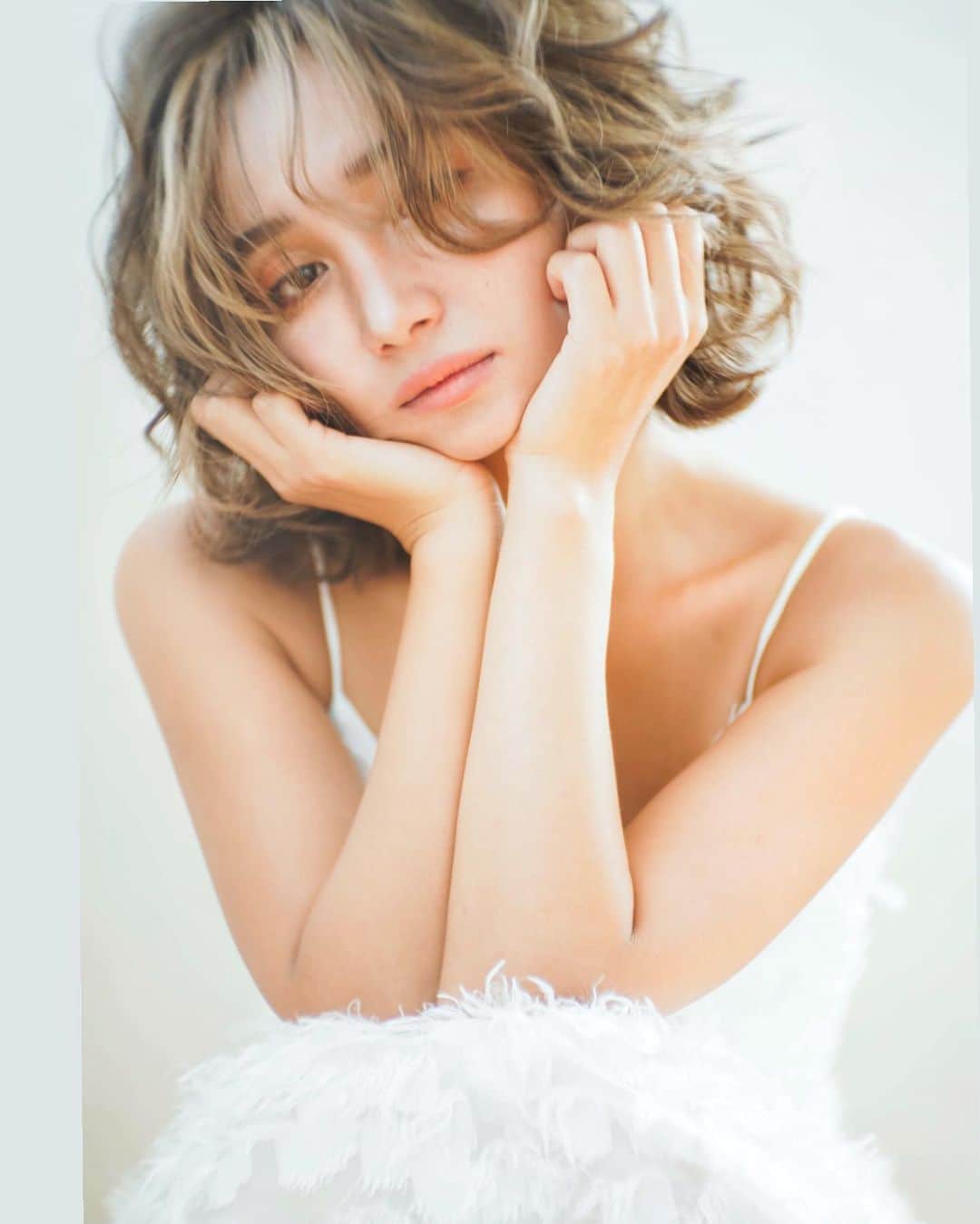 RabichePowのインスタグラム：「LOVE❤️ . #bridalmakeup#rabichepow#wedding#ラビッシュポー#ヘアメイク#出張ヘアメイク#花嫁#結婚式#花嫁ヘア」