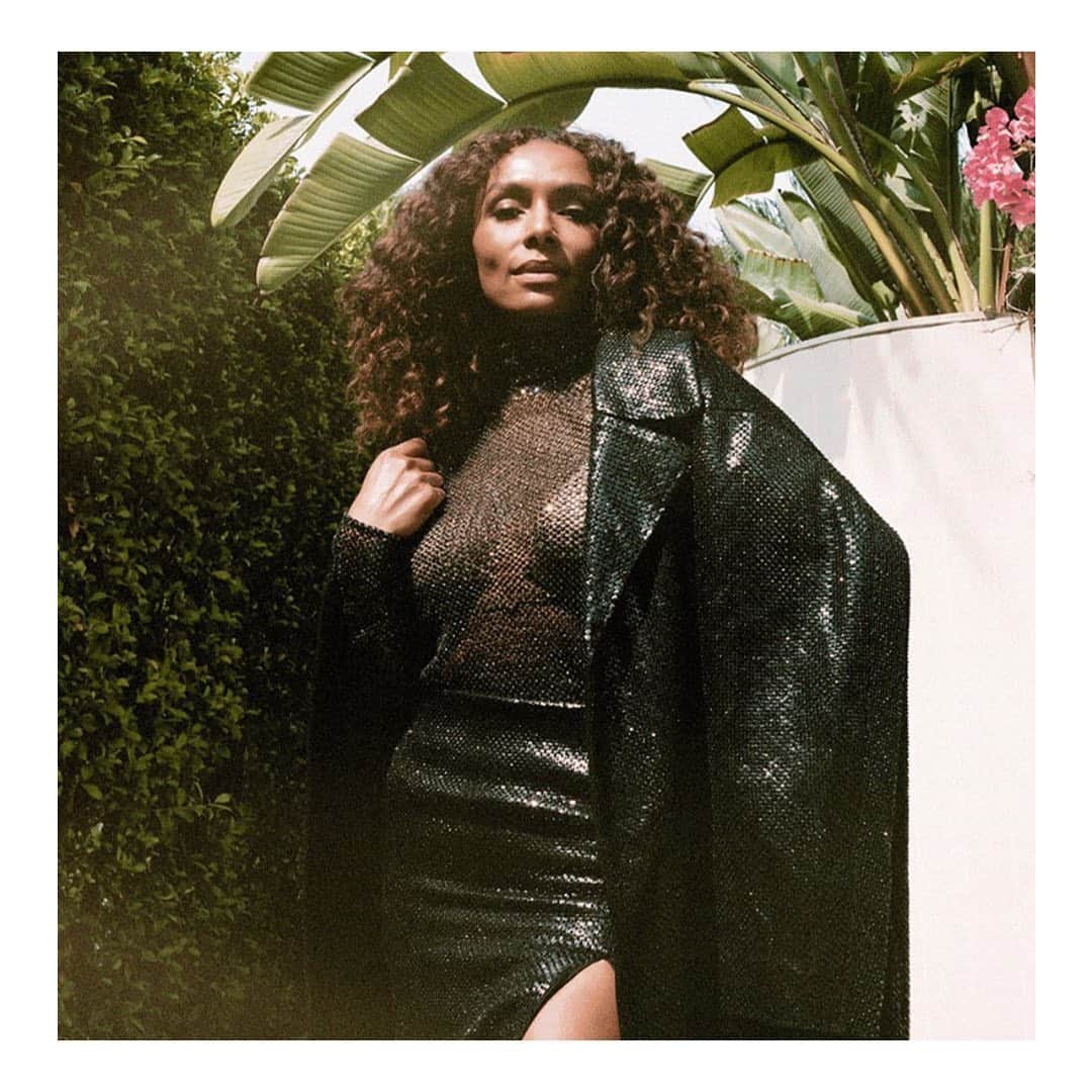 Valentinoさんのインスタグラム写真 - (ValentinoInstagram)「For the October cover story in @whowhatwear, @janetmock was photographed by @jveloz and styled by @jasonbolden in a Valentino dress and coat. #ValentinoNewsstand」10月8日 23時19分 - maisonvalentino