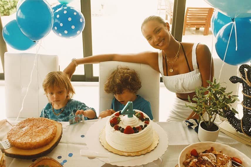 ライス・リベイロのインスタグラム：「What an incredible time with my love ones! Just wanted to thank everyone for the bday wishes and for making me feel so much love! ❤️🙏🏽💃🏽 #31」