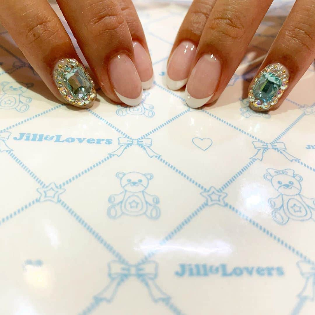 mamijinguさんのインスタグラム写真 - (mamijinguInstagram)「ビジューは 基本ジェルコートしない派💎  #jillandlovers #nail #nailart #paragel #gelneil#gel #ネイル #ネイルアート #me #look #love #かわいい」10月8日 23時28分 - mamijingu