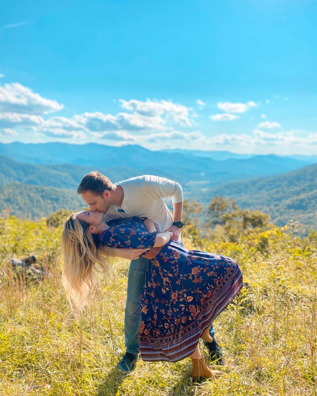 サシャ・カリスのインスタグラム：「I could dance forever with you ❤️ @showheroffdance #showheroffdance」