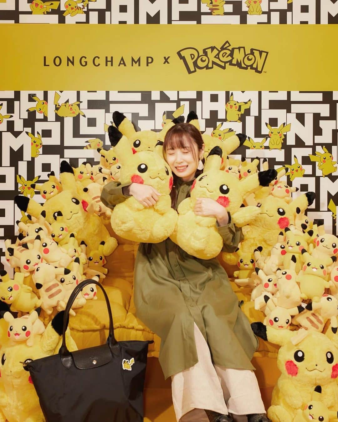 高柳明音さんのインスタグラム写真 - (高柳明音Instagram)「Longchamp×ポケモン のローンチイベントに 声をかけていただき 行ってきました♡  ピカチュウが！いっぱい！ 夢空間でした…幸せだった…  しばらく ピカチュウとわたしの写真で Instagram埋まりますので お楽しみに。笑  #Longchamp #ポケモン @longchamp」10月8日 23時33分 - akane_o8o