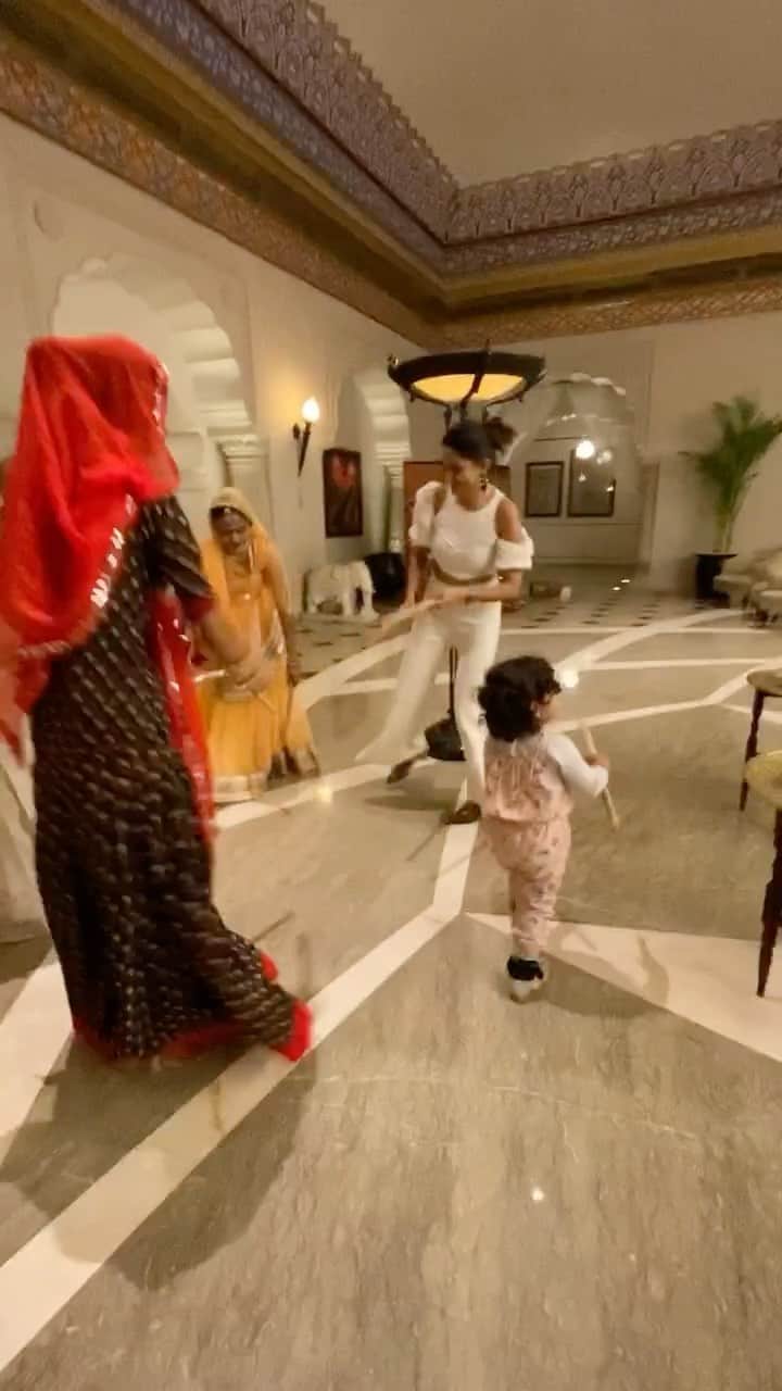 Gaurav Tanejaのインスタグラム：「Dad’s birthday celebration @fairmontjaipurindia  . #FlyingBeast #Dad’sBirthday #Jaipur #fun #Family」