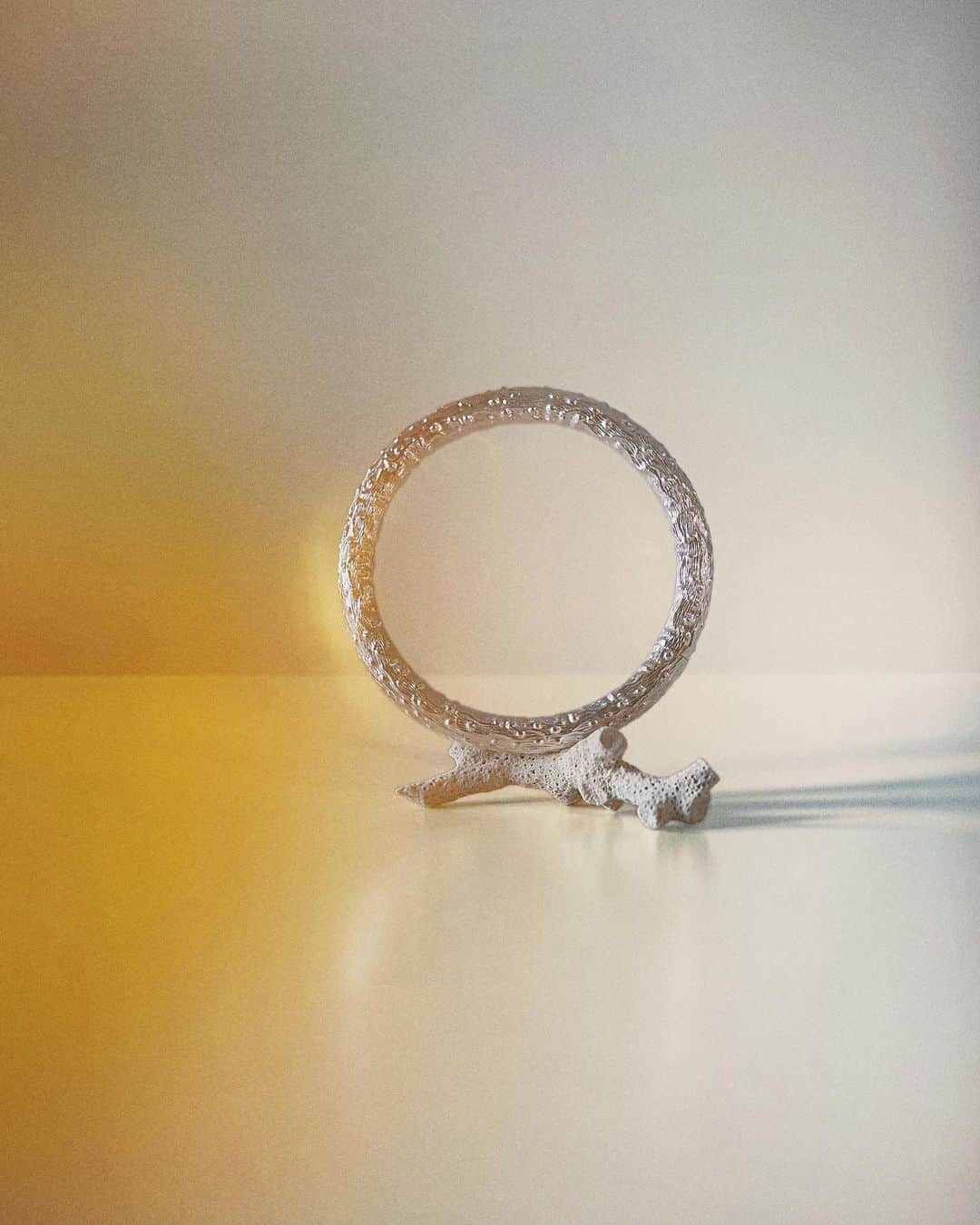 Monica Sordoのインスタグラム：「PERMANENCIA al SUR – The SS21 Collection – On View Now – “ARRECIFE” Collar Cuff .  “A design exploration of the tube sponges usually found in coral reefs in the Caribbean” .  〰️STILL LIFE SERIES BY〰️ CREATIVE DIRECTION @lialazaro / PHOTOGRAPHY @ivansalinero  .  Digital Showroom @si.collective / crystal@si-collective.com」