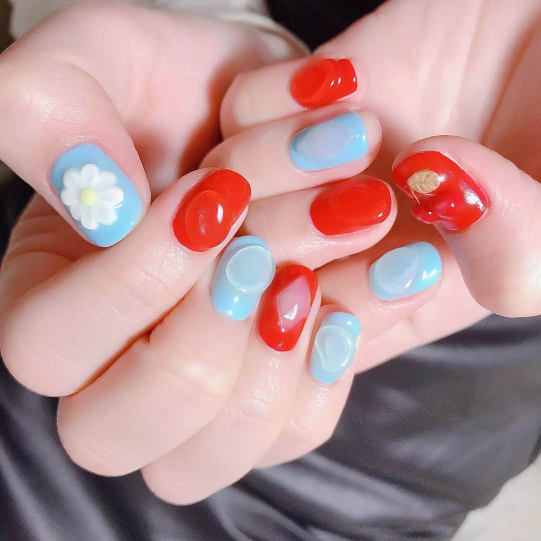 なかやまちえこさんのインスタグラム写真 - (なかやまちえこInstagram)「Kawaii 赤ネイル💅⠀ ⠀ #nail #nails #nailart #ネイル #美甲 #ネイルアート  #japanesenailart #manucure #japanesenails #manicurist #gelnails #أظافر #네일아트 #미용 #vẽmóng #ngườiđẹp  #เพ้นท์เล็บ #искусствоногтя #artedeuñas #เพ้นท์เล็บเจล #ジェルネイルデザイン #ネイルデザイン #senikuku #nagelkunst #rednails #赤ネイル」10月8日 23時58分 - chiekonakayama
