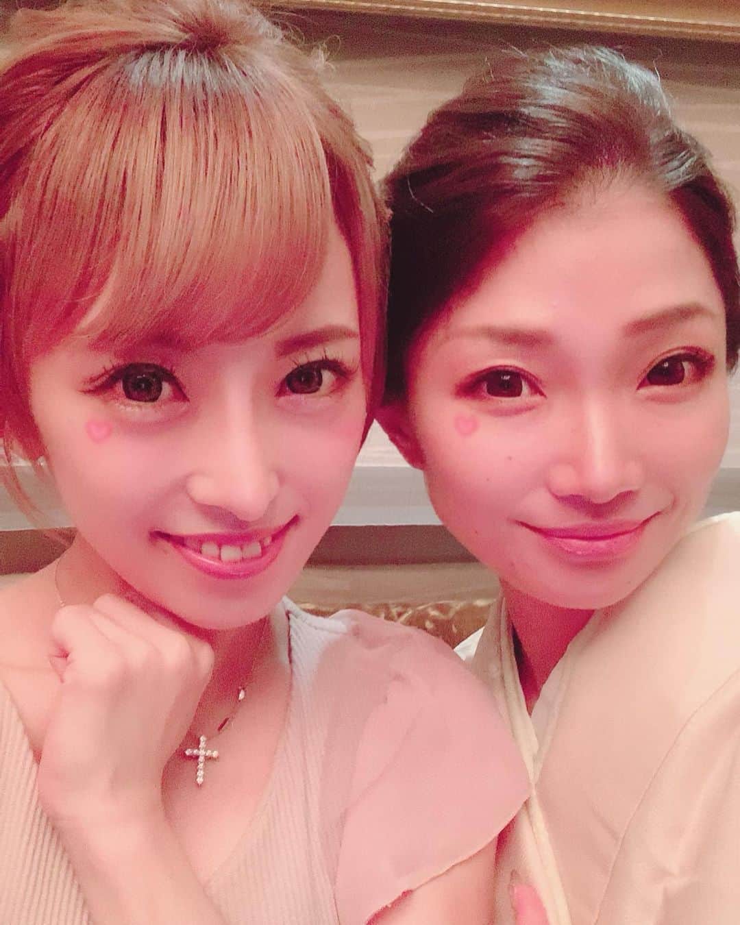 のインスタグラム：「アイリスるみちゃん小ママ就任 おめでとう😘💖  アールズの並びにあるから アールズから中抜けで行けちゃう🤩  もう出会ってから長いなあ💖 おめでとう💖  #コンセプトカフェ#カフェ#コンカフェ#メイドカフェ#可愛い#プティパルフェ#コスプレ#女子高生#萌え#大須#可愛い#cute#アールズカフェ#錦#キャバクラ#名古屋#おめでとう#YouTube#イチナナ#17#生配信」