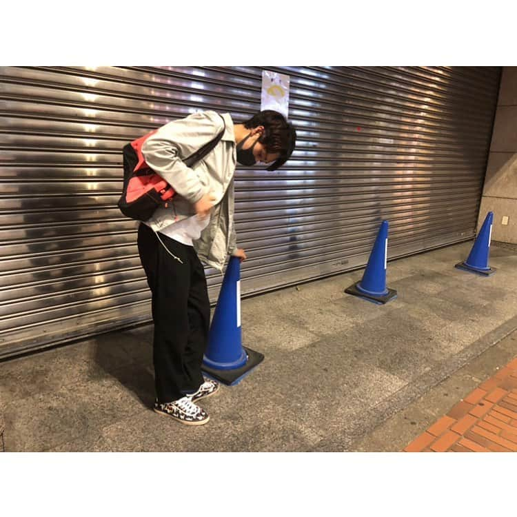 西本銀二郎さんのインスタグラム写真 - (西本銀二郎Instagram)「．  TBS「東京の空」を観て頂いた方なら分かる、  ぼくの大切な靴。  自分のペースで少しずつ少しずつ前に進んでいこう。  #adidas #maruni #uniqlo #clane #fashion #art #actor #photo #tokyo #tbs #fashionstyle #chance #shoes」10月9日 0時09分 - ginjiro.nishimoto.official