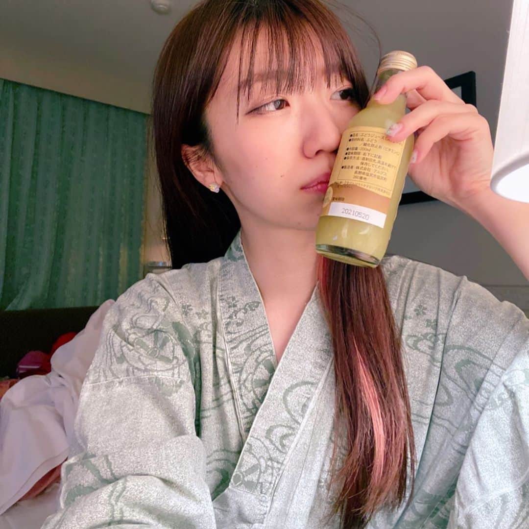 ぱいぱいでか美のインスタグラム：「白馬の思い出パート2✌︎ ꙳ #長野 #白馬村 #ヤッホーフェス #白馬ノ音 #白馬岩岳マウンテンリゾート #hakubamountainresort ꙳ 白馬シリーズ②！ 二日目の思い出の超一部〜 二日目もロープウェイに新鮮な気持ちで乗り大はしゃぎ 帰りは真っ暗で怖すぎて泣くかと思いました。 でっかいブランコには初日に乗らせてもらったので 2日目は小さいブランコ乗ってみた。笑 白馬ノ音の裏で行っていた生配信インタビューの模様は 音楽専門チャンネルM-ON!の「ZOOM UP!」内で 少しだけ流れます〜！ 出演者さんとの写真は当日も随時Twitterに載せてたけど それのO.A終わったらまた改めてこっちにも載せますん。」
