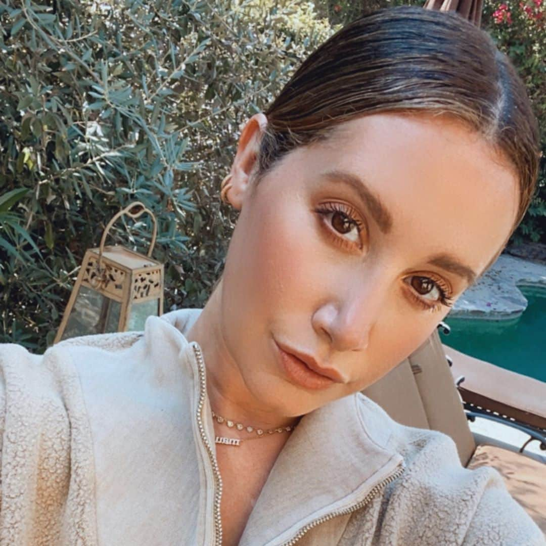 アシュレイ・ティスデイルさんのインスタグラム写真 - (アシュレイ・ティスデイルInstagram)「October feels 🎃」10月9日 0時11分 - ashleytisdale