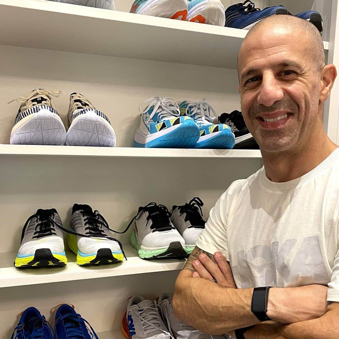 ホカオネオネのインスタグラム：「HOKA Global Athlete Ambassador Tony Kanaan (@tkanaan) is taking over our Instagram Stories today!  Head over to see how Tony is training for IRONMAN ® Kona 2021 in the NEW @IRONMAN Kona Carbon X. #TimeToFly」