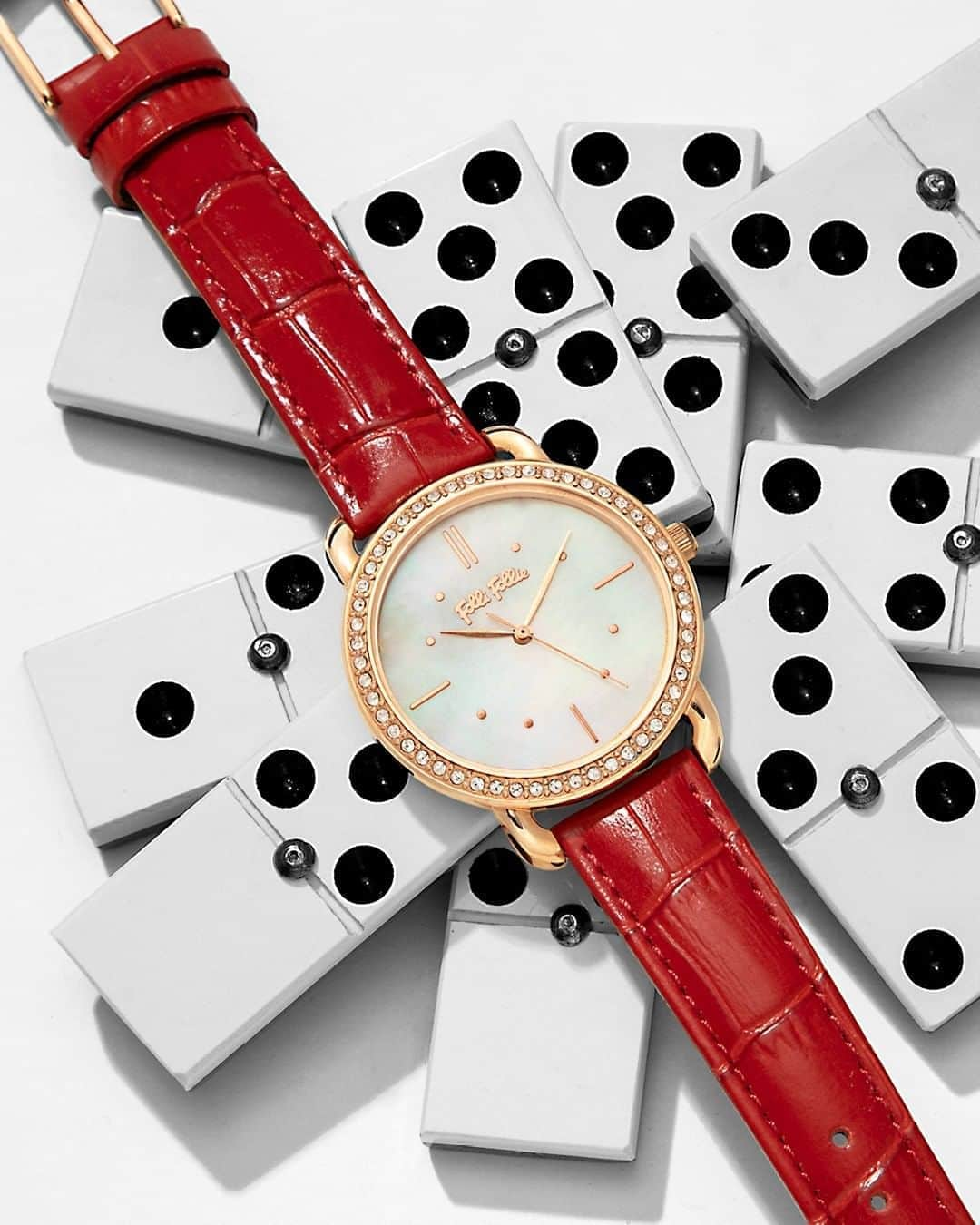 フォリフォリさんのインスタグラム写真 - (フォリフォリInstagram)「Play the game of bold style. Discover now our new timepieces in flaming red.   #follifollie #newcollection #daylight #newseason #watches #watchesofinstagram #watchoftheday #style #fashion #stilllife #photography #boardgames #domino」10月9日 0時30分 - follifollie