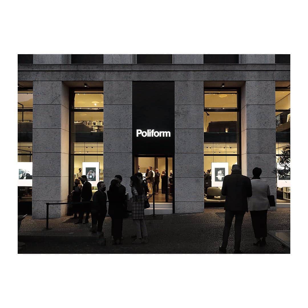 Poliform|Varennaさんのインスタグラム写真 - (Poliform|VarennaInstagram)「To celebrate its 50th anniversary, Poliform has decided to look at itself through the eyes of others, in particular through those of a great Italian photographer, Paolo Roversi. In the book "Time, Light, Space" Roversi tells the story of a company, a land and a family through his unmistakable images. From these pages, the photographs come to life in the form of installations in the Milan showroom, showing a continuity of story through the objects and spaces designed by a company that has been able to become synonymous of Italian essentiality and timeless elegance in the world.   #Poliform #TimeLightSpace #PaoloRoversi #PoliformBook #MadeInItaly #poliformmilan」10月9日 0時22分 - poliform_official