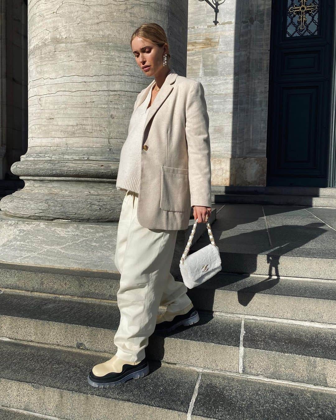 ペニーレ・タイスベックのインスタグラム：「Annonce Been craving tonal layering for some time now🍦🍦 @mango #mangogirls」